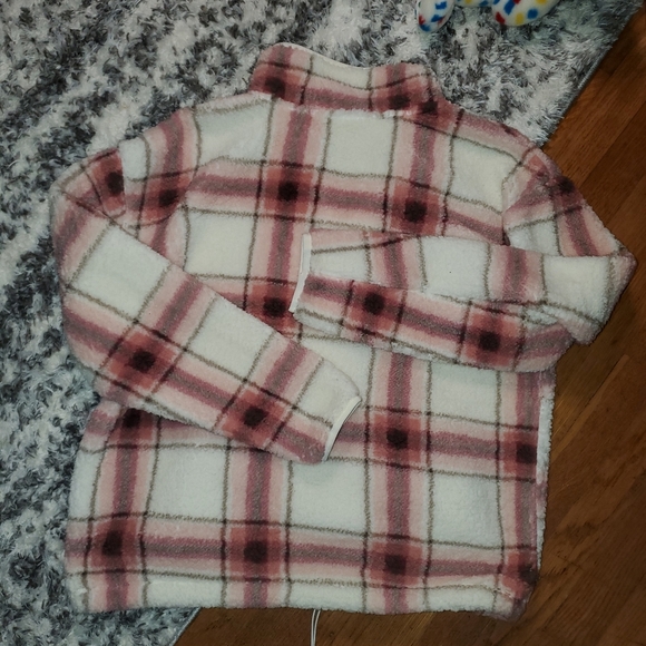 Half Zip Sherpa Plaid Pullover - Picture 4 of 11
